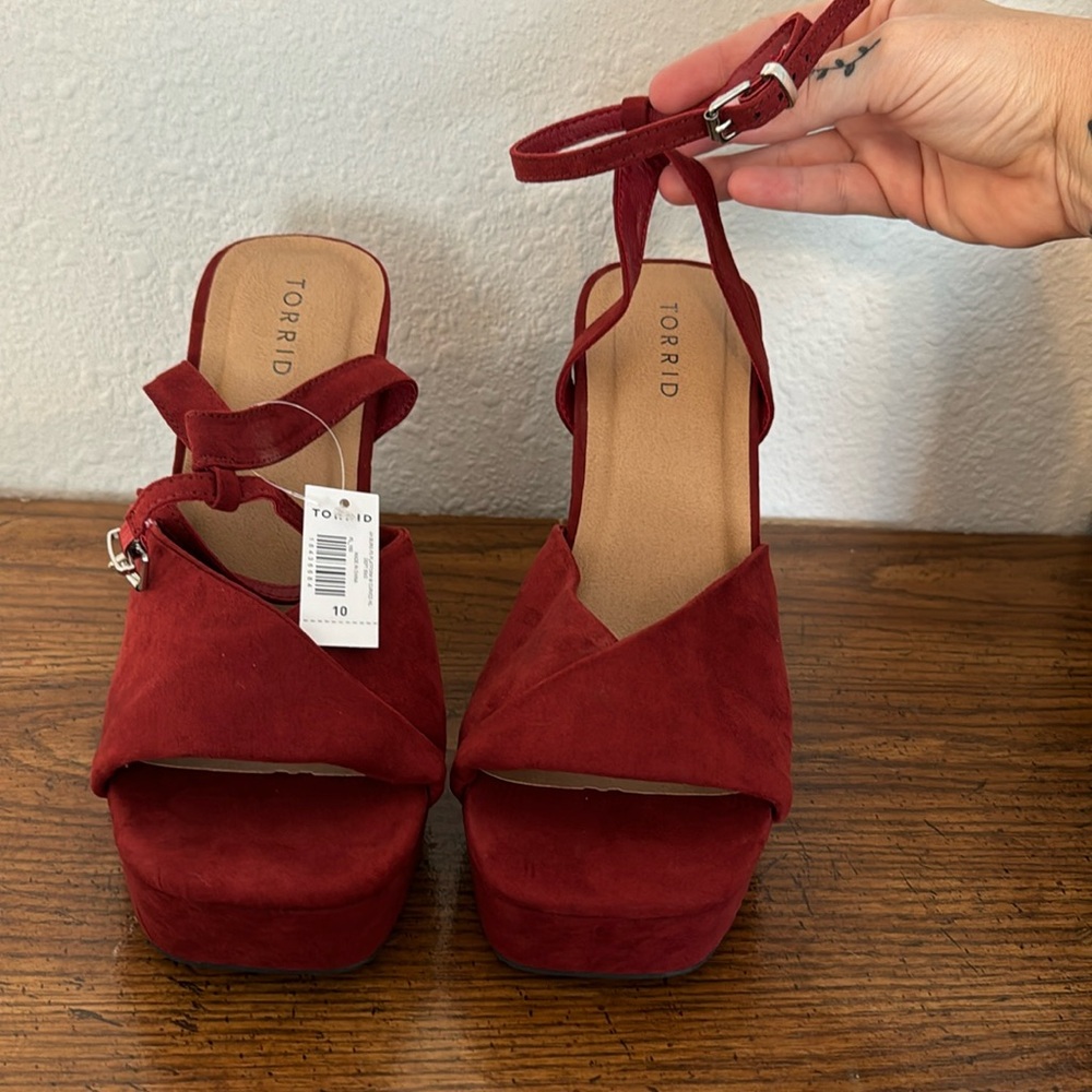 Torrid 4H Brug FS Platforn w curved heel